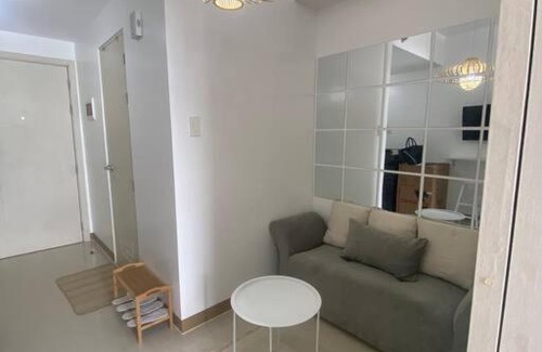Las Pinas Apartamento | 1BR unit in South Residence Las Pinas with Wifi & Netflix
