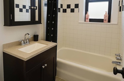 West Lakeview Apartamento | 1BR Unit w/ 2 Comfy Beds