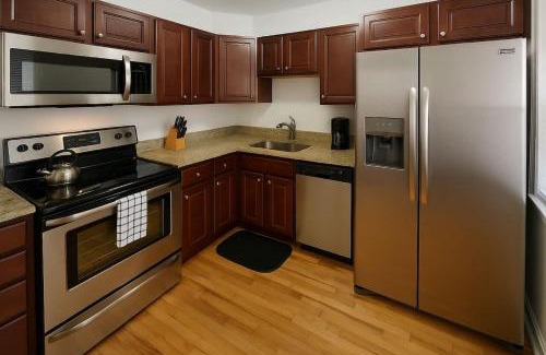Bowmanville Apartamento | 1BR Vibrant Apt in Lincoln Sqr - Foster 2S