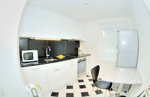 Seefeld Apartamento | 1BR with balcony near lake - Flower 1