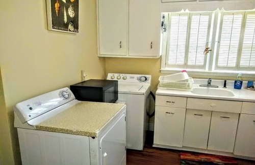 Brunswick Apartamento | 1br 1ba apto en casa de estilo colonial cerca del centro!