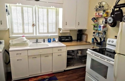 Brunswick Apartamento | 1br 1ba apto en casa de estilo colonial cerca del centro!