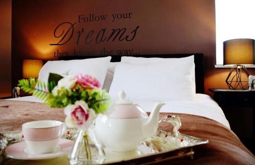 Stanwell Casa | 1FG Dreams Unlimited Serviced Accommodation- Staines - Heathrow