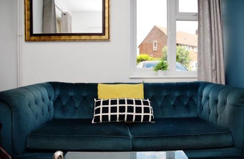 Stanwell Casa | 1FG Dreams Unlimited Serviced Accommodation- Staines - Heathrow