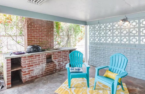 Tarpon Springs Casa | 1Mariner's Beach Manor - Fully Sanitized & Secure