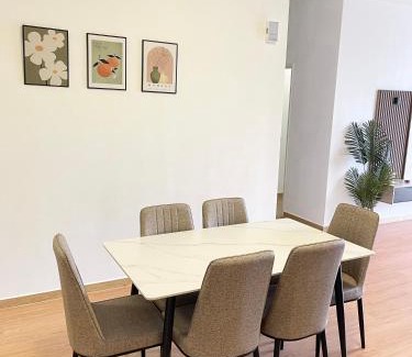 Bukit Indah Apartamento | 1min to BukitIndah AEON Skyloft 3BR Muji PoolView