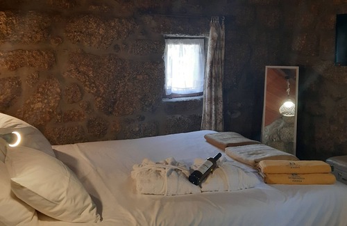 Parada de Todeia Apartamento | 1º Dream corner by waterfalls - air cond, pool, free parking - 20 min to Oporto