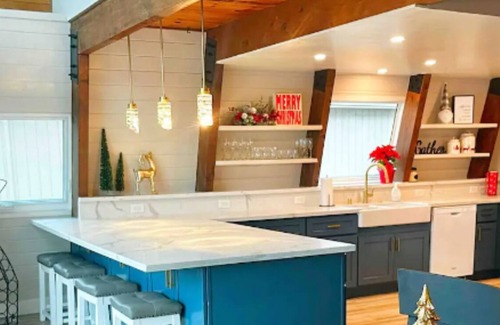 Discovery Bay Cabina | 1pm Check-in Special @ The Delta Cabin, w/ Boat Option