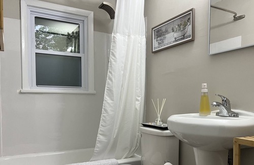 Owensboro Apartamento | *1QUEEN BED/1 Bath DUPLEX APT! Full Kitchen, Pet Friendly!