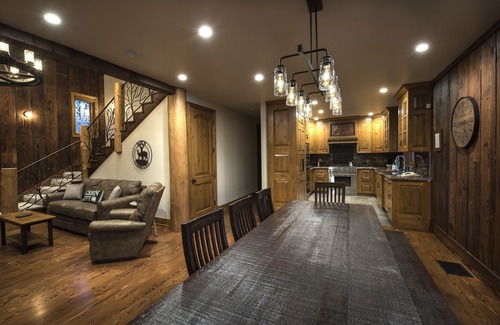 North Wawona Casa | (1R) Rustic Retreat (2 Bedrooms Only)