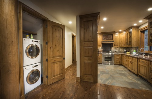 North Wawona Casa | (1R) Rustic Retreat (2 Bedrooms Only)