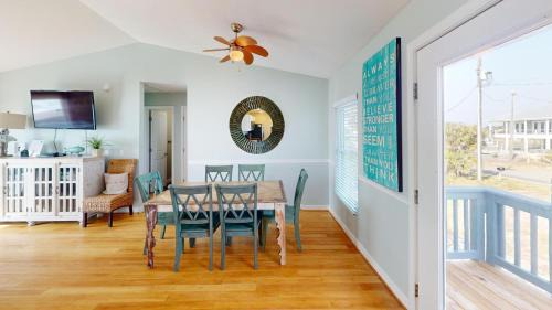 St. George Island Casa | 1st Ashore-Beachfront-Pet Friendly