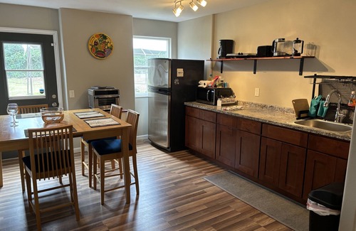 Keaau Apartamento | 1st floor 2 bedroom/1 full bath unit on one acre family farm close to Hilo, HI.