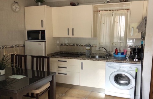 Playas del Palo Apartamento | Apartamento planta 1, en 1ª línea de paseo marítimo con vistas al mar. Wifi, a/a