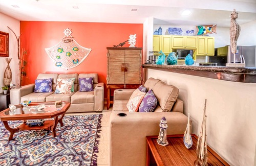 Barrio Los Villalobos Apartamento | 1st-floor apt with fast WiFi, patio, grill, outdoor pools, pool spa, beach views