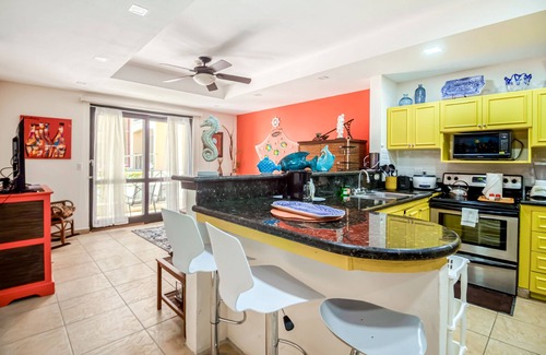 Barrio Los Villalobos Apartamento | 1st-floor apt with fast WiFi, patio, grill, outdoor pools, pool spa, beach views