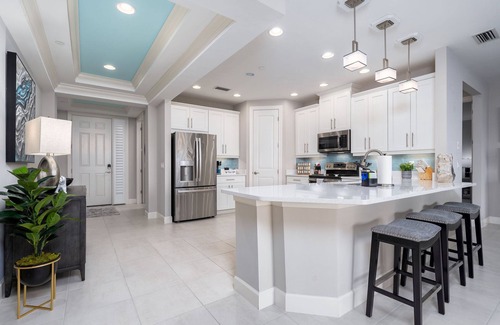Naples Condominio | Super Summer Special WOW Decor, Water View, Resort Pool, Tennis, Pickleball
