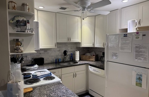 Key Colony Beach Condominio | 1st Floor, Private Sandy Beach, Heated Pool, Perfect Sunsets on Key Colony Beach