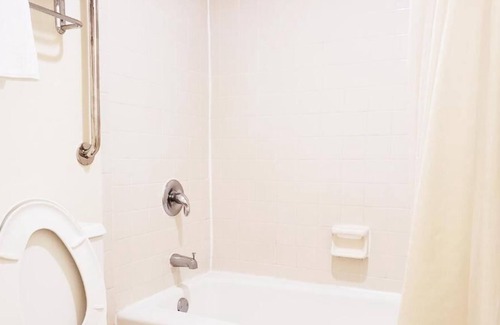 Palmetto Dunes Hotel | 1st Floor Room Simple Rewards Inn"
