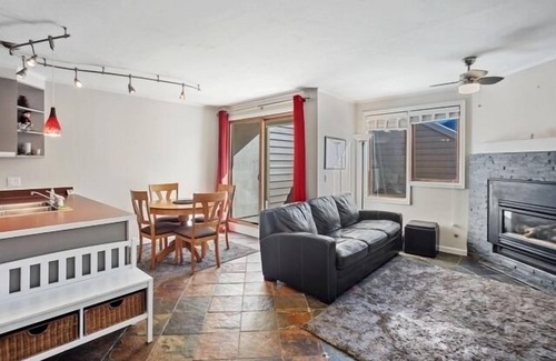 Winter Park Complejo | 1st floor ski in & out resort condo with hot tubs, fitness room, covered garage.