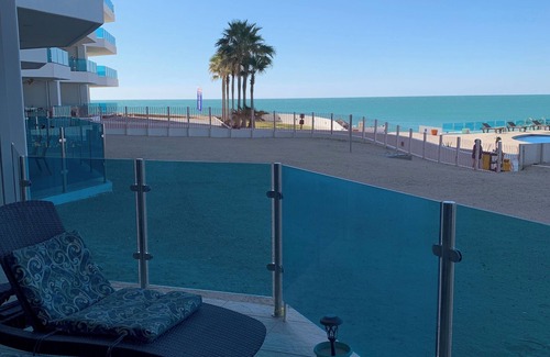 Sandy Beach Condominio | 3BD / 3B Frente a la playa Planta baja Condo Quiet Resort