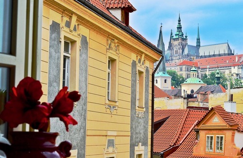 Prague 1 Apartamento | 1st floor-VIEWS Ch-Bridge an Castle-Featured in Telegraph NP