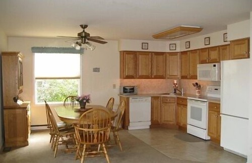 Cape May Casa | 1er PISO Casa familiar en una calle tranquila a pocos pasos de la playa, restaurantes y tiendas