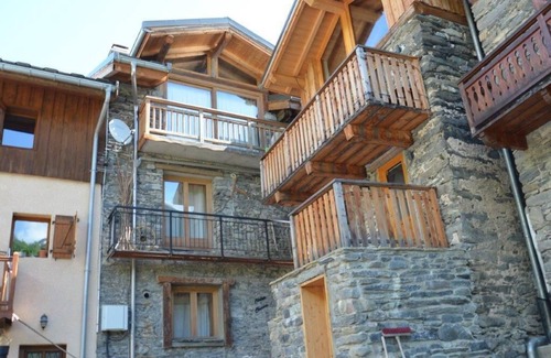 Villarabout Apartamento | 1.o piso, vista montaña, balcón, chimenea o estufa a leña, tv, local para esquís, 100m²