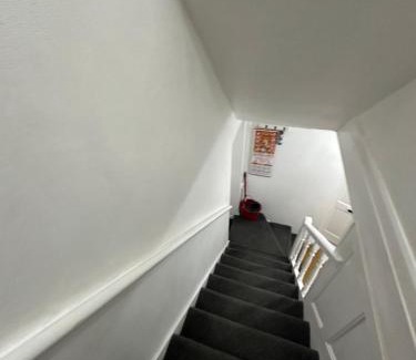 Downham Apartamento | 1st Studio Flat With full Private Toilet And Shower With its Own Kitchenette in Keedonwood Road Bromley A Fully Equipped Independent Studio Flat