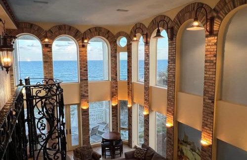 East End Casa | 1st to the Beach-Sunset Beach-Beachfront-Pet Friendly-Hot Tub