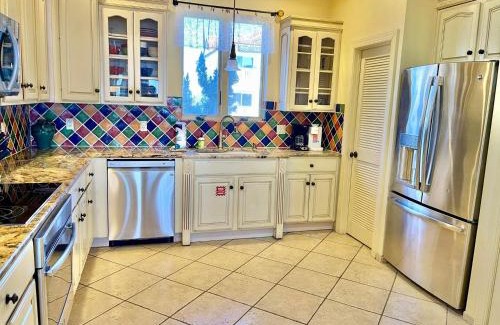 East End Casa | 1st to the Beach-Sunset Beach-Beachfront-Pet Friendly-Hot Tub
