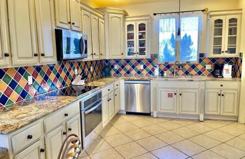 East End Casa | 1st to the Beach-Sunset Beach-Beachfront-Pet Friendly-Hot Tub