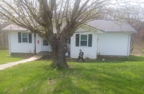 Albany Casa | 2 .0 miles from Wolf River Resort on Dale Hollow Lake