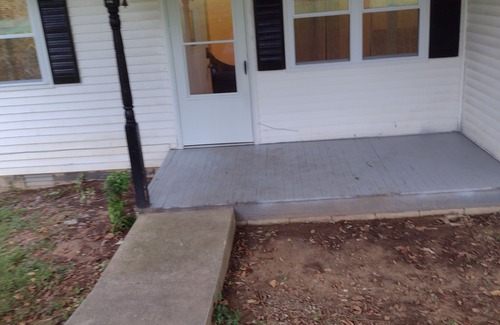 Albany Casa | 2 .0 miles from Wolf River Resort on Dale Hollow Lake