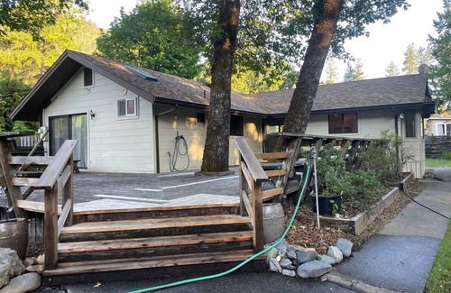 Willow Creek Casa | 2/1 House With Deck- Trail To River With Amazing Sandy Beach- Solar Heated Pool