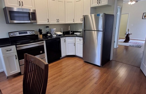 Herndon Apartamento | 2.1 mi to Reston hospital, 1.5 mi to Metro private entrance/space and quiet