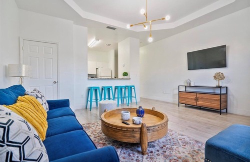 Flagami Condominio | 2/2 1/2 Miami 10 Mins to Miami Airport 423