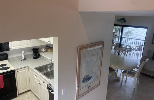 Bokeelia Condominio | 2/2.5 condo with docking available for your boat and pools for soaking