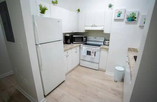 Edgewater Apartamento | 2/2.5 Miami Apartment,7 mins Airport, 20 min Beach