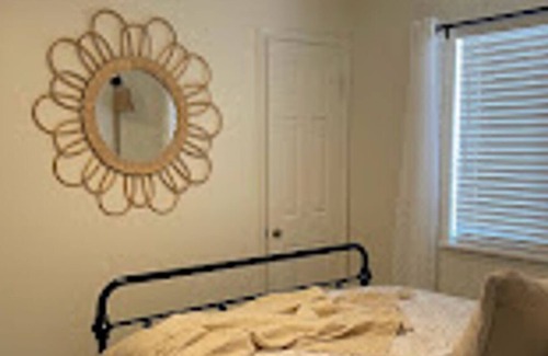 Saint Simons Heights Condominio | 2.2 miles to Beach! Beautiful condo located next to Redfern Village.