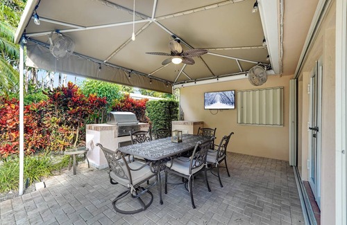 The Cove Casa | 2/2 salt water pool home with king beds