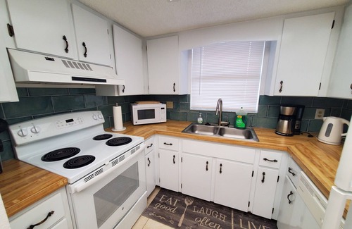 Port Charlotte Condominio | 2/2 Spacious Condo 15 min away from Gulf Coast Beaches