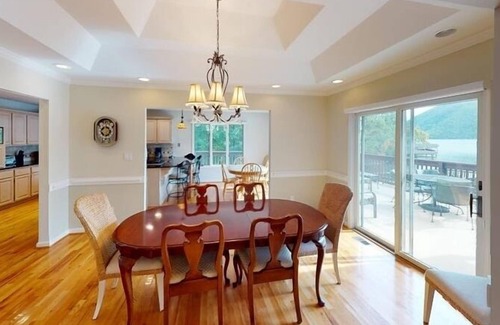 Huddleston Casa | 2-3 Night Minimum for ANY REMAINING DATES! Come Visit 'RendezVIEW'!