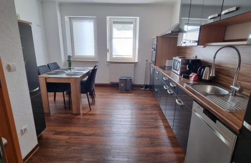 Nord-Holland Casa | 2-3 Personenzimmer - Familienzimmer mit King Size Bett und Gemeinschaftsbad und -Küche