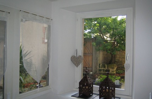 Bayeux Apartamento | 2/4 personas en el corazón de Bayeux con un pequeño jardín privado.