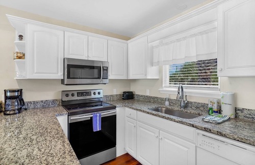 St. Augustine Beach Cabaña | 2.5 15th Street - The Bailey Bungalow
