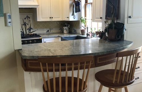Kennebunk Casa | 2.5 Acre Historic Federal Style Home