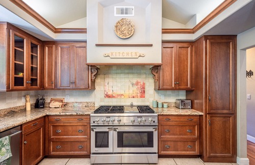 Fish Camp Casa | 2.8 miles to Yosemite entrance! Beautiful, spacious Mtn home with 2-level decks!