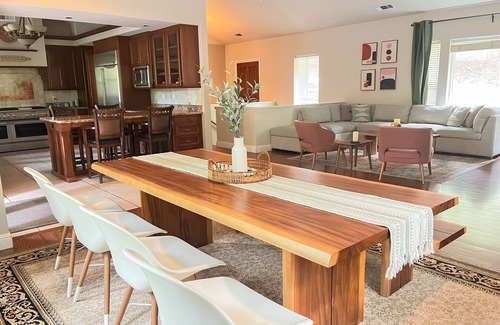 Fish Camp Casa | 2.8 miles to Yosemite entrance! Beautiful, spacious Mtn home with 2-level decks!