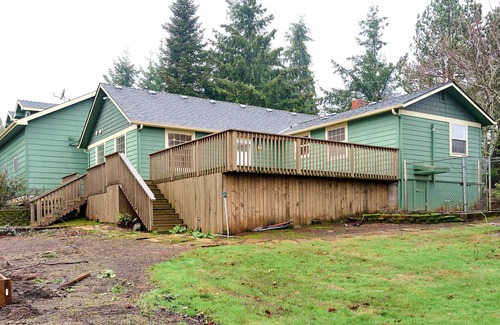Salem Casa | 2.9 acres with peekaboo mt view and wine Vinyard views